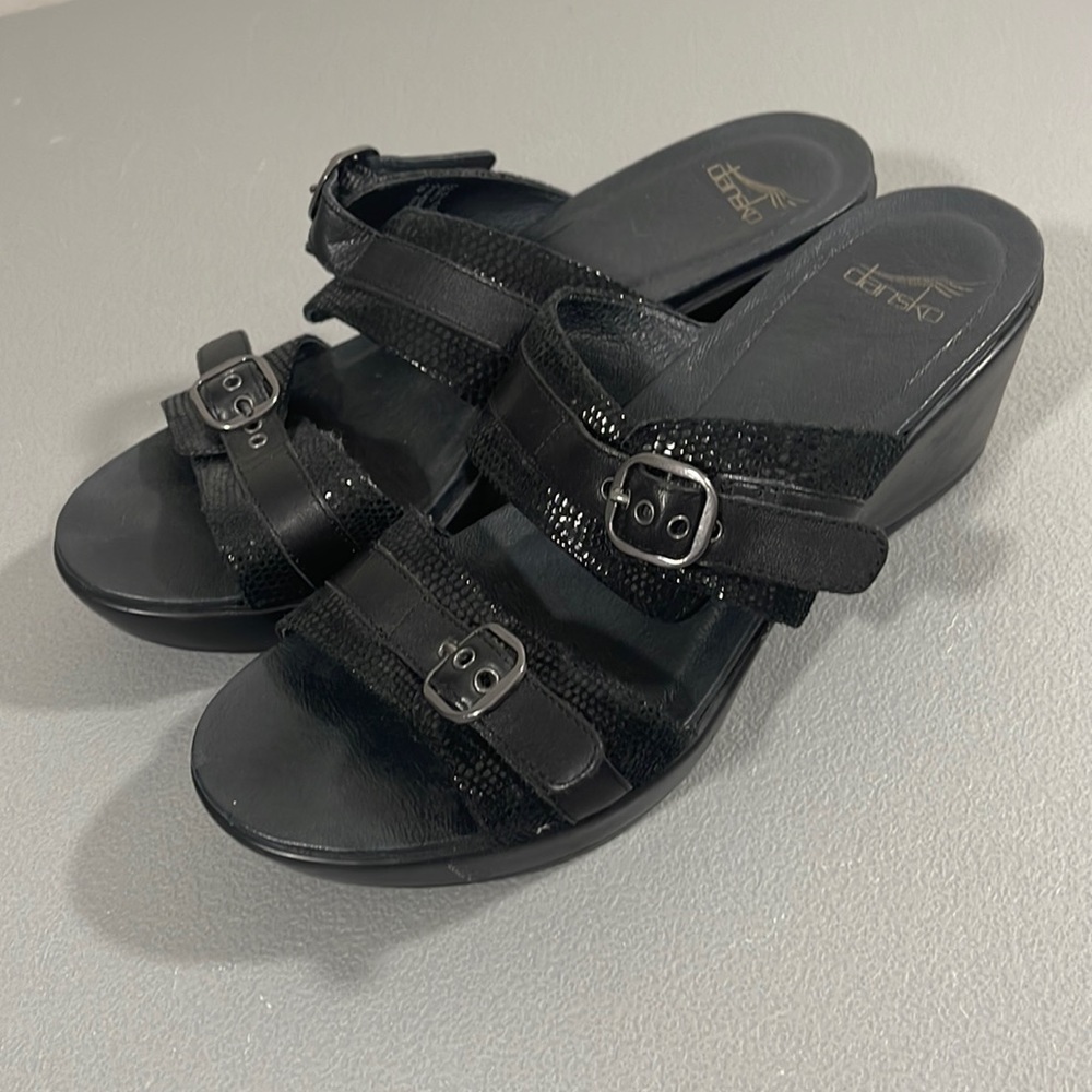 Dansko Jessie Platform Sandals. Size 40. 9.5 / 10.